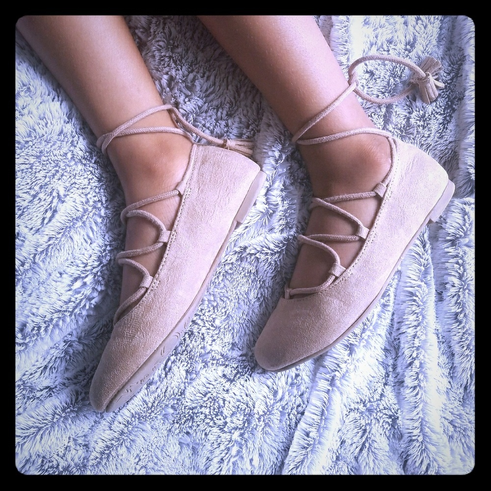 Girls lace up flats EUC